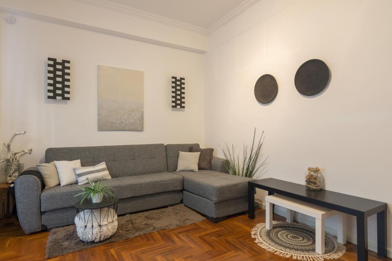 Classic And Modern Apartment In Athens Exterior photo